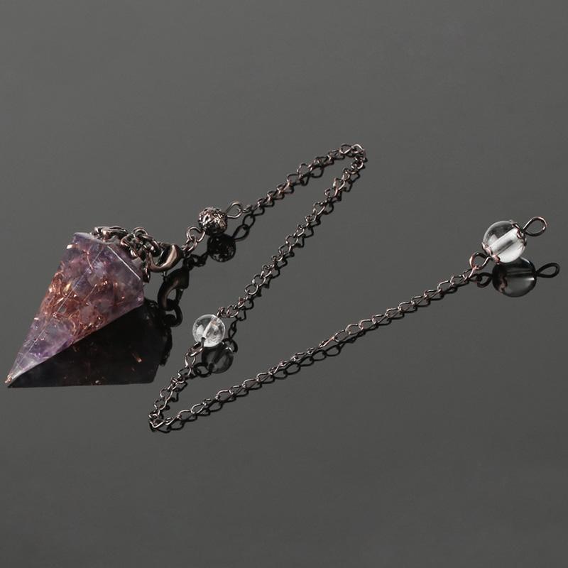 Pendule de cristal divinatoire