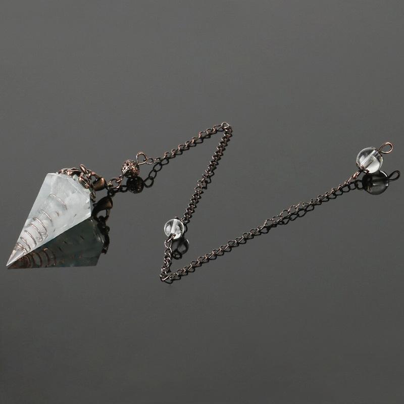 Pendule de cristal divinatoire