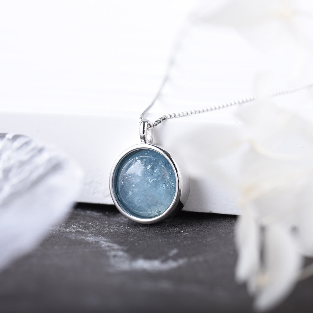 Pendentif élégant en pierre aigue-marine