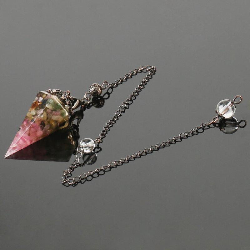 Pendule de cristal divinatoire