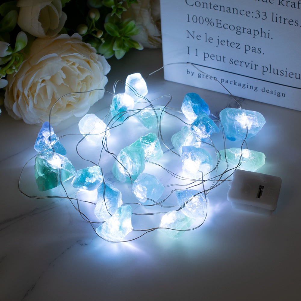Festliche Lichterkettendekoration aus natürlichem Edelstein