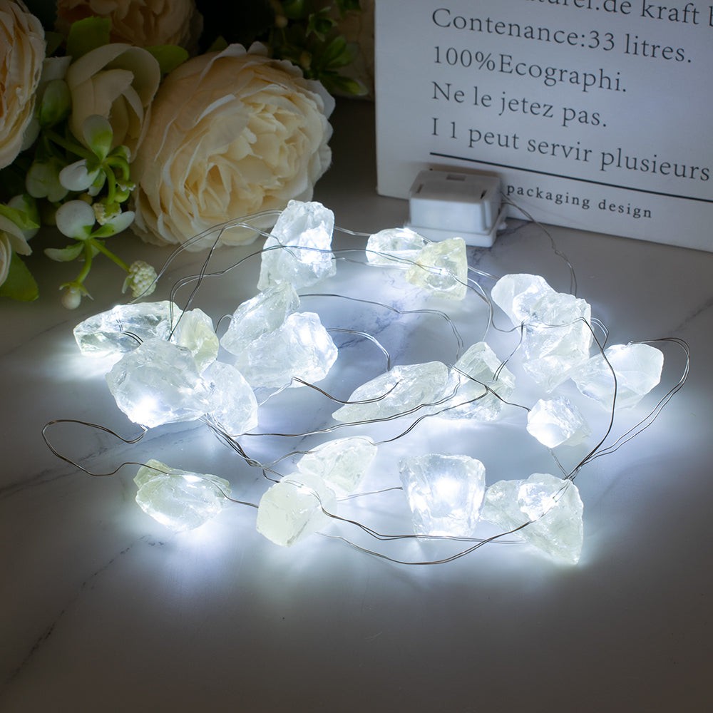 Festliche Lichterkettendekoration aus natürlichem Edelstein