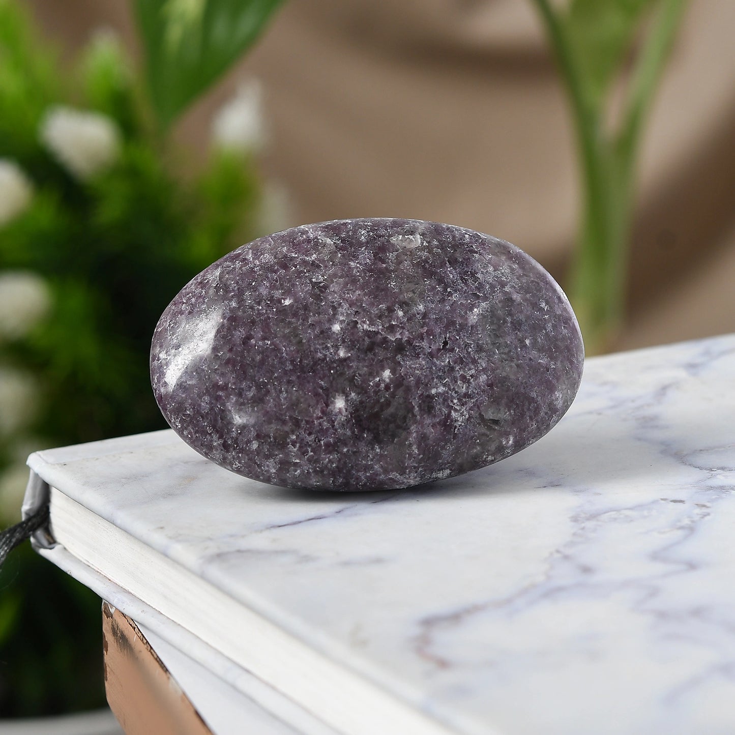 Lepidolite Galet – Your Palm-Sized Pause Button