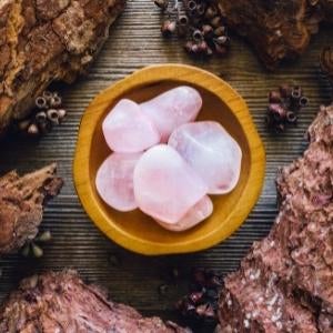 Rose Quartz Meaning and Properties - The Ultimate Guide