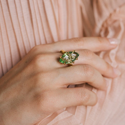 Bague en pierre précieuse libellule émeraude 