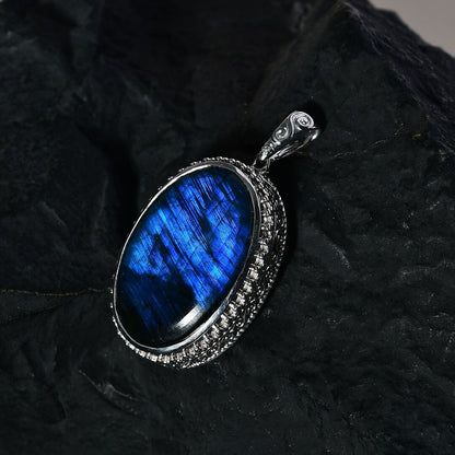 Aurora Labradorite Pendant – Light & Transformation