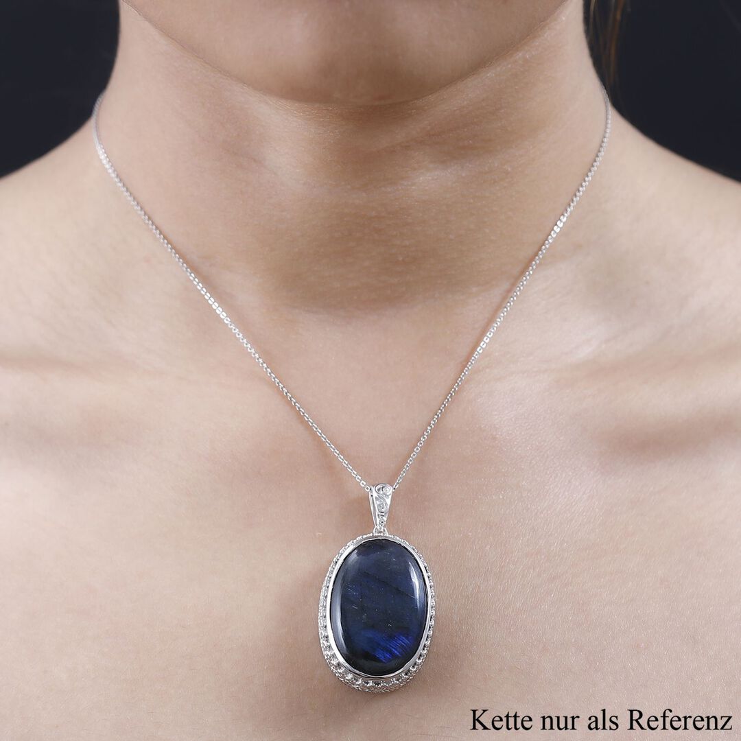 Aurora Labradorite Pendant – Light & Transformation