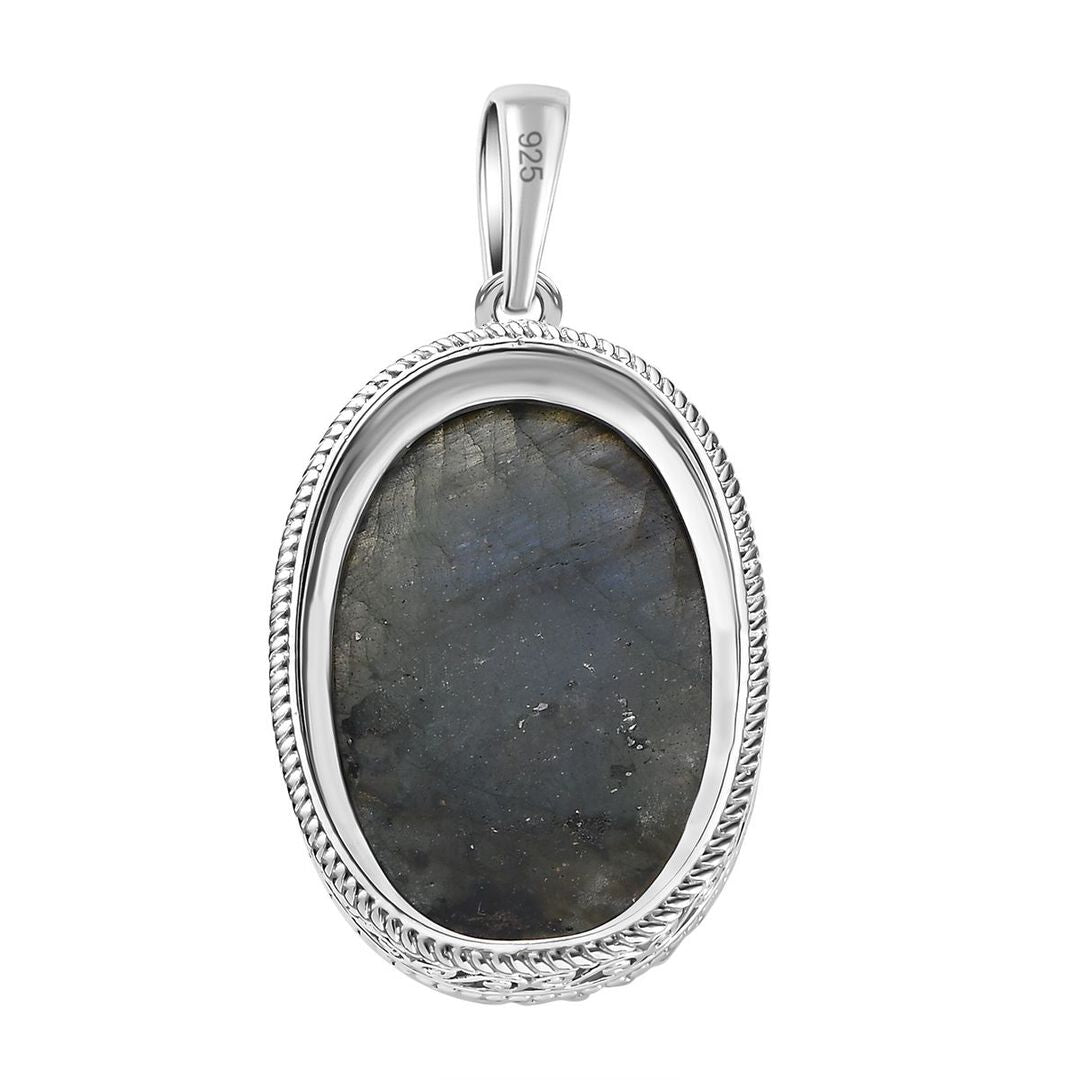 Aurora Labradorite Pendant – Light & Transformation