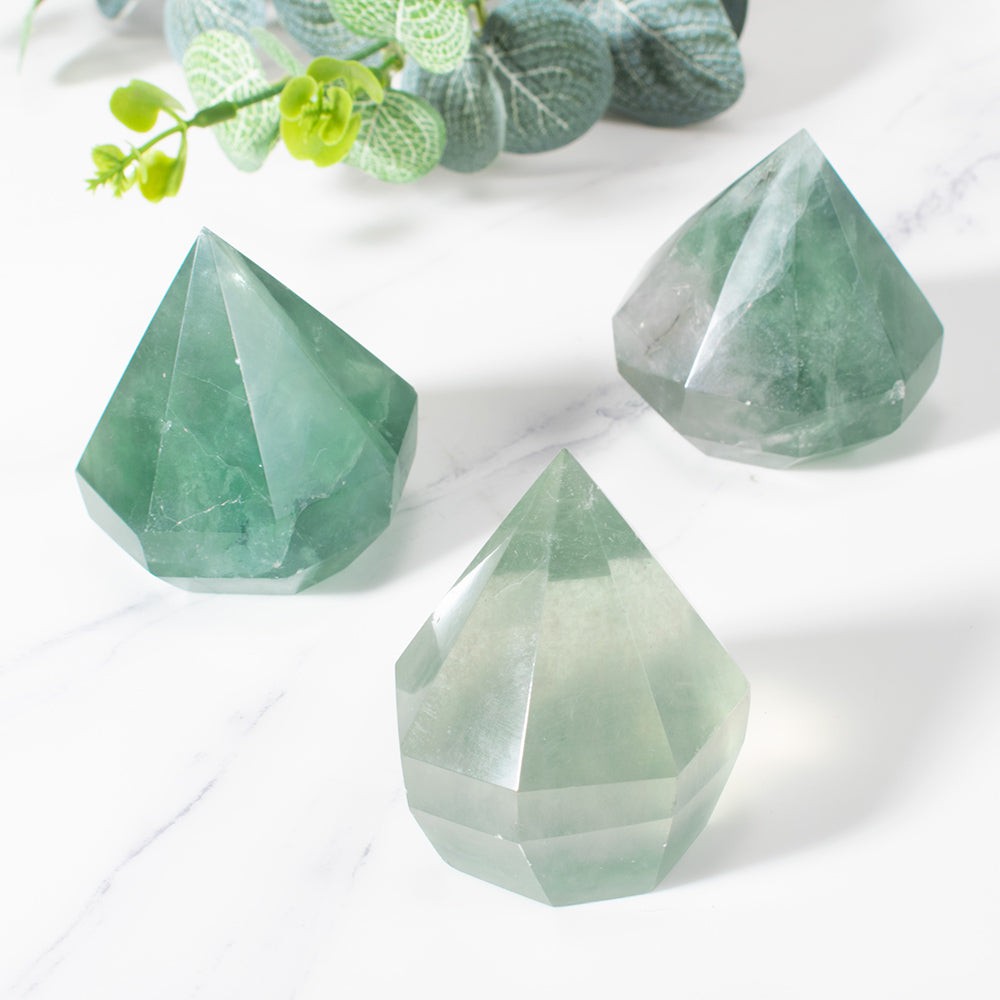 Grüner Fluorit-Diamant im Kristallschliff