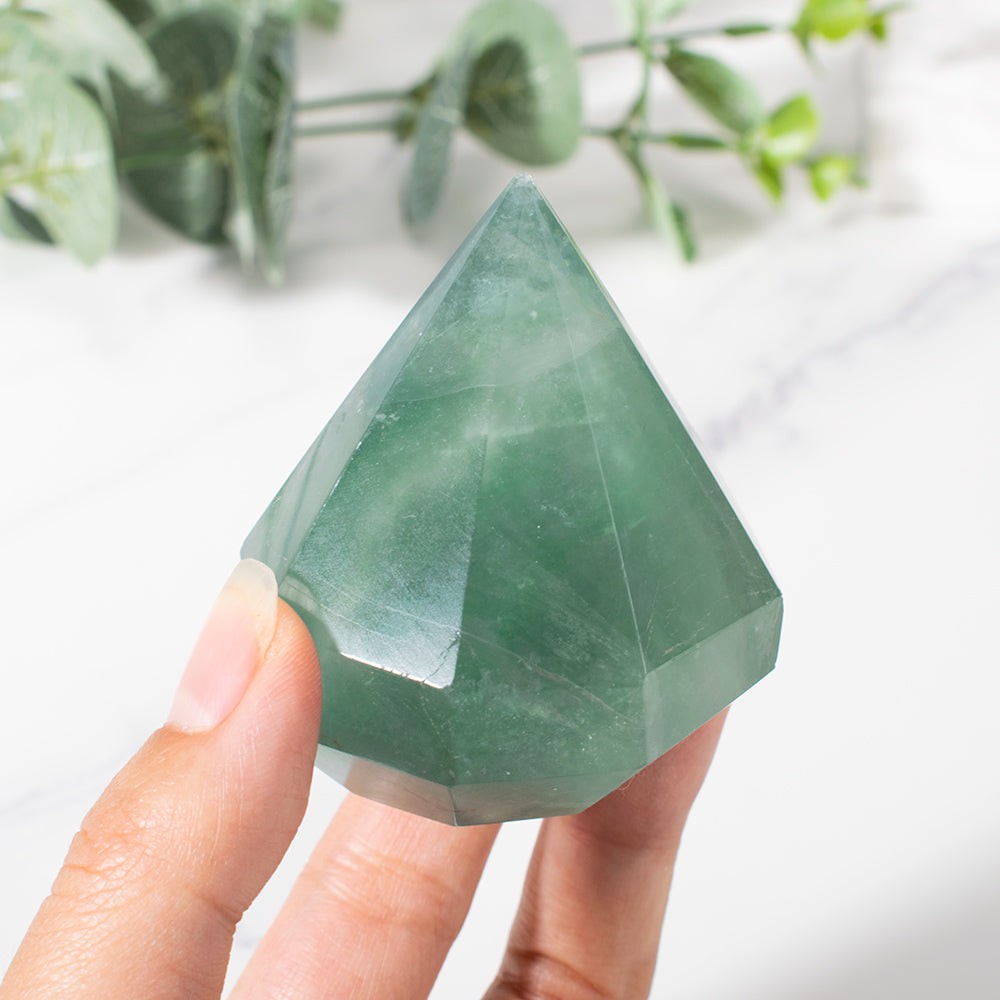 Grüner Fluorit-Diamant im Kristallschliff