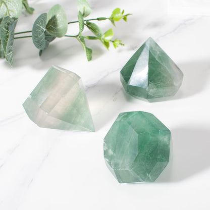Grüner Fluorit-Diamant im Kristallschliff