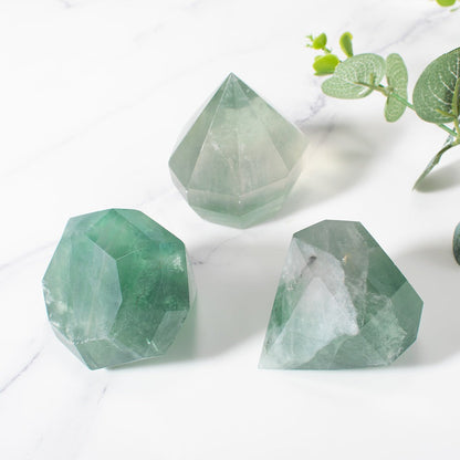 Grüner Fluorit-Diamant im Kristallschliff