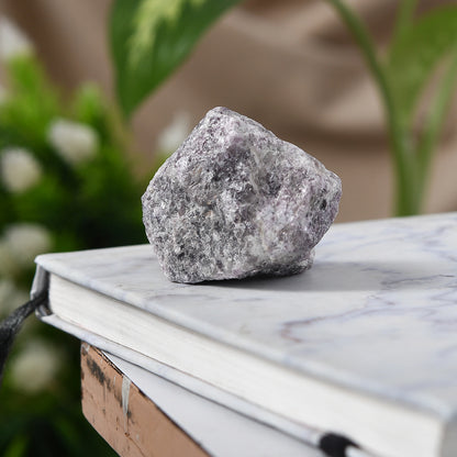 Pierre de lépidolite brute – Calme naturel en période de chaos